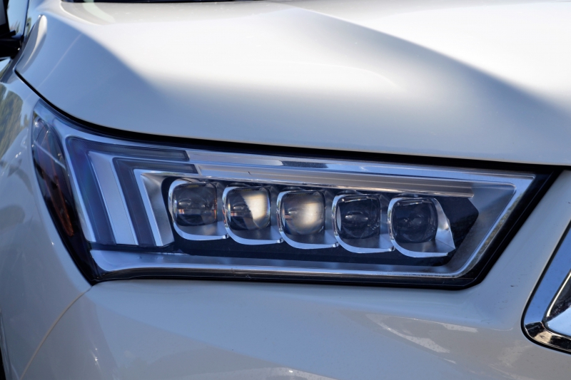 moto-FONTAN-min_acura-headlamp-2834131